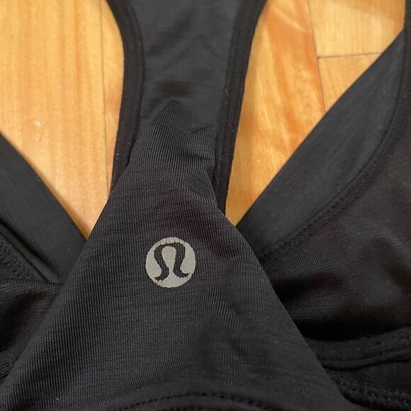 Lululemon black/grey tank size 2! In great condition - Picture 4 of 4